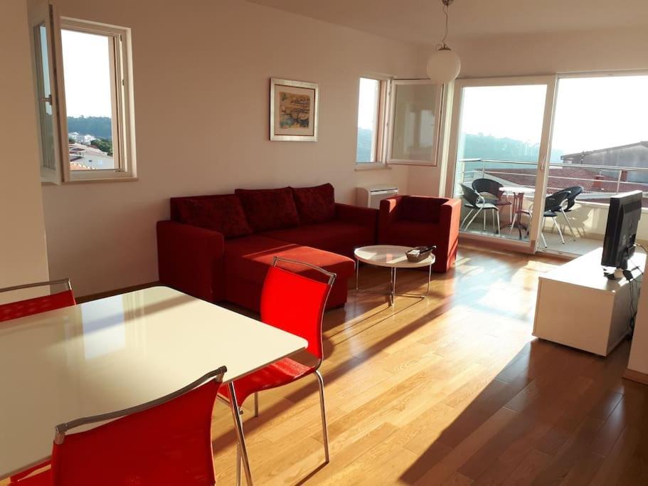 Apartment Lucija - Cozy Flat In The City Center With A Sea View & Parking ماكارسكا المظهر الخارجي الصورة